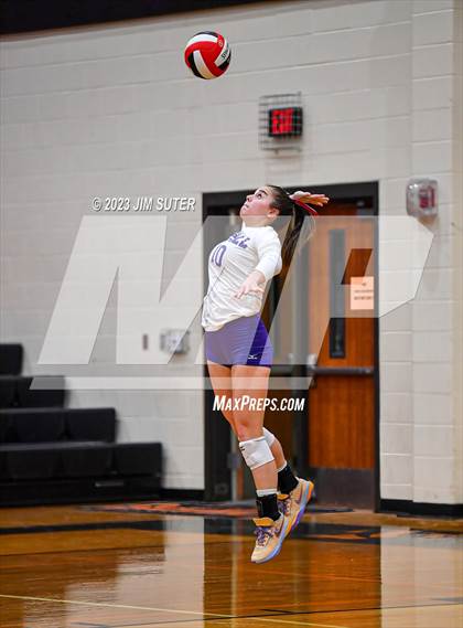 Thumbnail 2 in Shiner vs Thrall (UIL 2A Region IV Area Playoff) photogallery.