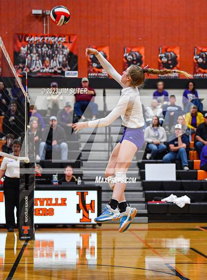 Thumbnail 3 in Shiner vs Thrall (UIL 2A Region IV Area Playoff) photogallery.