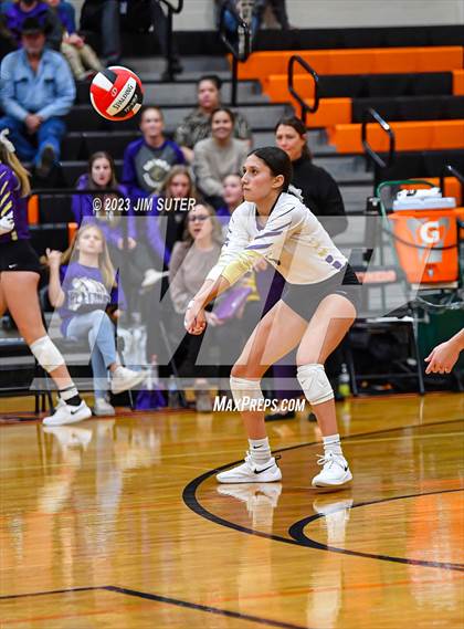 Thumbnail 3 in Shiner vs Thrall (UIL 2A Region IV Area Playoff) photogallery.