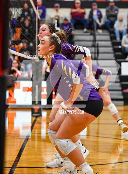 Thumbnail 2 in Shiner vs Thrall (UIL 2A Region IV Area Playoff) photogallery.