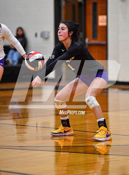 Thumbnail 3 in Shiner vs Thrall (UIL 2A Region IV Area Playoff) photogallery.