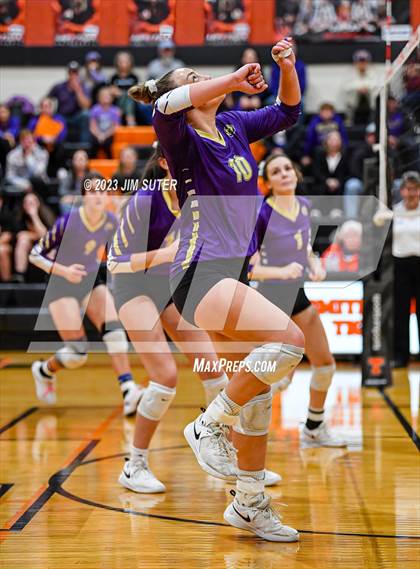 Thumbnail 3 in Shiner vs Thrall (UIL 2A Region IV Area Playoff) photogallery.