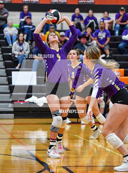 Thumbnail 2 in Shiner vs Thrall (UIL 2A Region IV Area Playoff) photogallery.