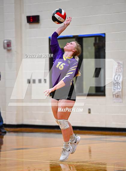 Thumbnail 3 in Shiner vs Thrall (UIL 2A Region IV Area Playoff) photogallery.