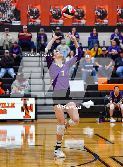 Thumbnail 1 in Shiner vs Thrall (UIL 2A Region IV Area Playoff) photogallery.