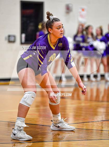 Thumbnail 2 in Shiner vs Thrall (UIL 2A Region IV Area Playoff) photogallery.