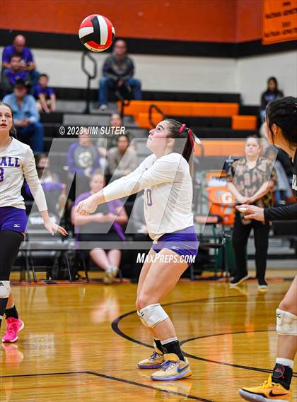 Thumbnail 1 in Shiner vs Thrall (UIL 2A Region IV Area Playoff) photogallery.