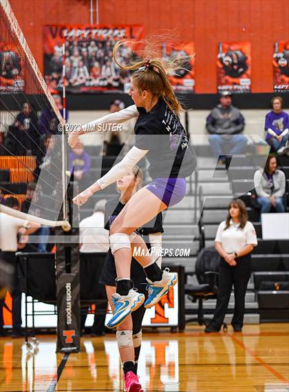 Thumbnail 3 in Shiner vs Thrall (UIL 2A Region IV Area Playoff) photogallery.