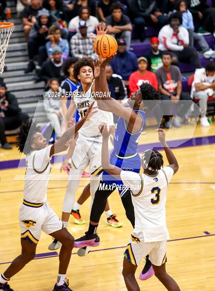 Thumbnail 2 in John Marshall vs Highland (John Wall Holiday Invitational) photogallery.