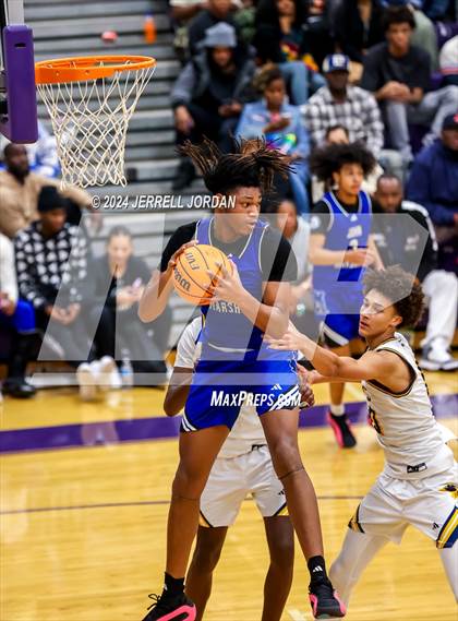 Thumbnail 2 in John Marshall vs Highland (John Wall Holiday Invitational) photogallery.