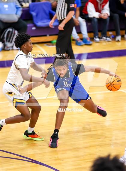 Thumbnail 2 in John Marshall vs Highland (John Wall Holiday Invitational) photogallery.