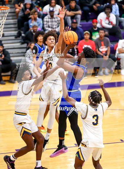 Thumbnail 3 in John Marshall vs Highland (John Wall Holiday Invitational) photogallery.