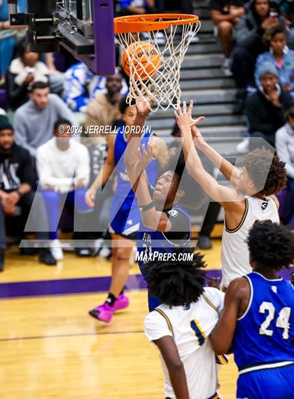 Thumbnail 2 in John Marshall vs Highland (John Wall Holiday Invitational) photogallery.