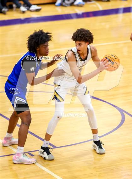 Thumbnail 2 in John Marshall vs Highland (John Wall Holiday Invitational) photogallery.