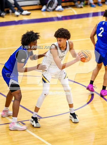 Thumbnail 1 in John Marshall vs Highland (John Wall Holiday Invitational) photogallery.