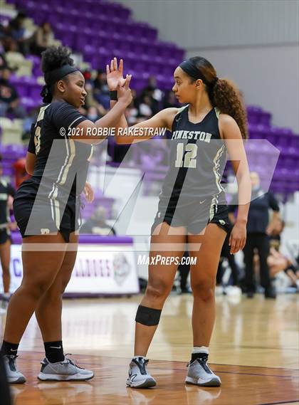 Thumbnail 3 in Gilmer vs. Pinkston (UIL 4A Regional Finals) photogallery.