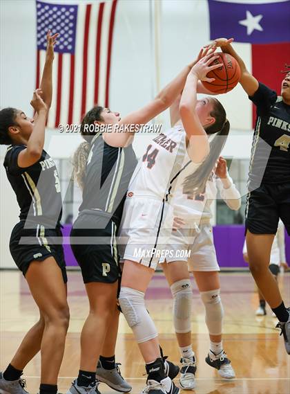 Thumbnail 1 in Gilmer vs. Pinkston (UIL 4A Regional Finals) photogallery.