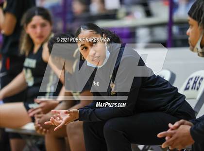 Thumbnail 2 in Gilmer vs. Pinkston (UIL 4A Regional Finals) photogallery.
