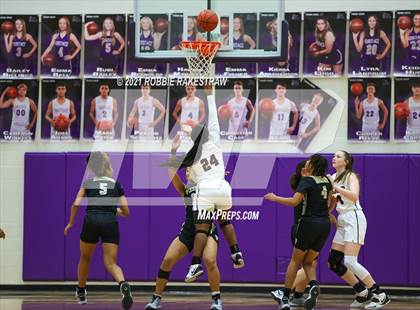 Thumbnail 3 in Gilmer vs. Pinkston (UIL 4A Regional Finals) photogallery.