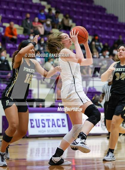 Thumbnail 2 in Gilmer vs. Pinkston (UIL 4A Regional Finals) photogallery.