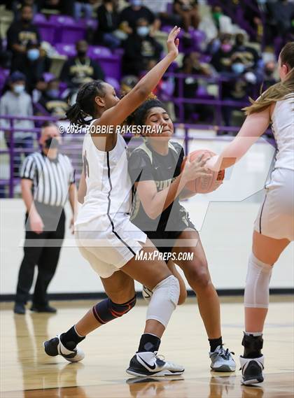 Thumbnail 1 in Gilmer vs. Pinkston (UIL 4A Regional Finals) photogallery.