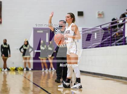 Thumbnail 2 in Gilmer vs. Pinkston (UIL 4A Regional Finals) photogallery.