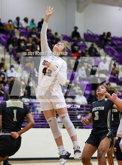 Thumbnail 3 in Gilmer vs. Pinkston (UIL 4A Regional Finals) photogallery.