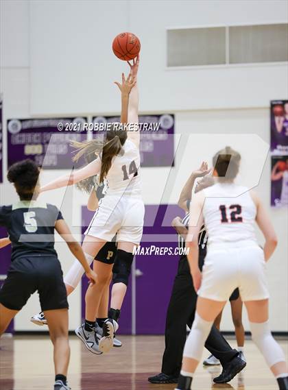 Thumbnail 1 in Gilmer vs. Pinkston (UIL 4A Regional Finals) photogallery.