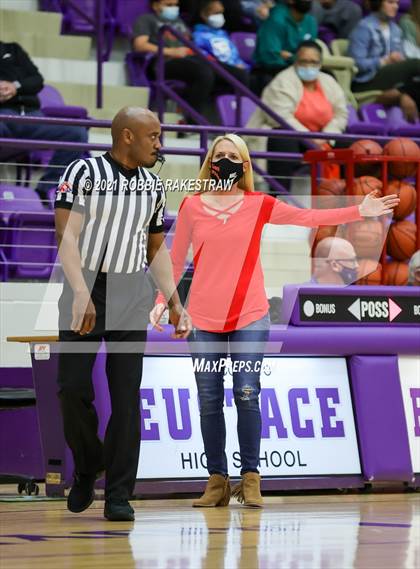 Thumbnail 2 in Gilmer vs. Pinkston (UIL 4A Regional Finals) photogallery.