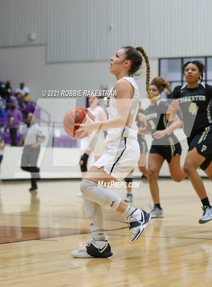 Thumbnail 1 in Gilmer vs. Pinkston (UIL 4A Regional Finals) photogallery.