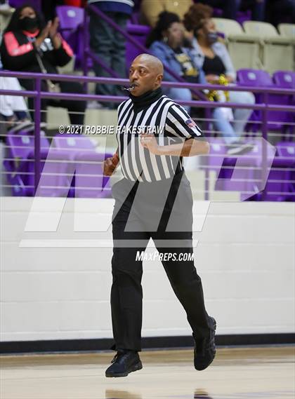 Thumbnail 3 in Gilmer vs. Pinkston (UIL 4A Regional Finals) photogallery.