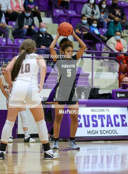 Thumbnail 3 in Gilmer vs. Pinkston (UIL 4A Regional Finals) photogallery.