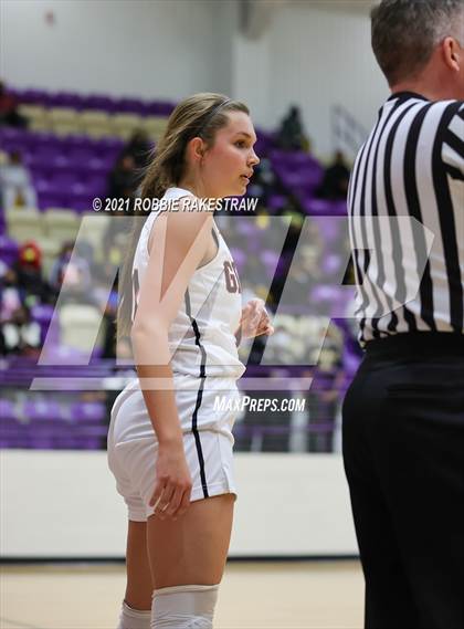 Thumbnail 2 in Gilmer vs. Pinkston (UIL 4A Regional Finals) photogallery.