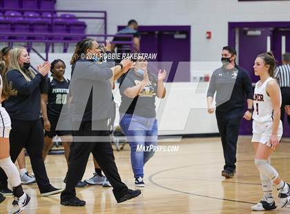 Thumbnail 2 in Gilmer vs. Pinkston (UIL 4A Regional Finals) photogallery.
