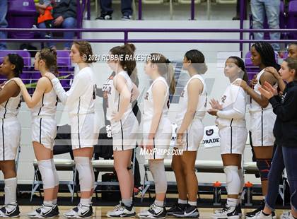 Thumbnail 2 in Gilmer vs. Pinkston (UIL 4A Regional Finals) photogallery.