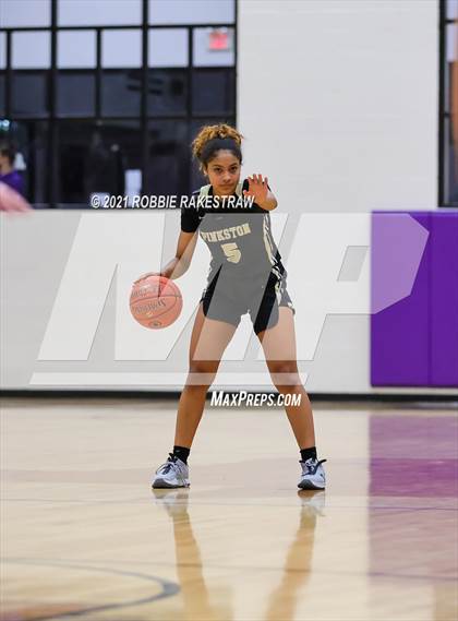 Thumbnail 3 in Gilmer vs. Pinkston (UIL 4A Regional Finals) photogallery.