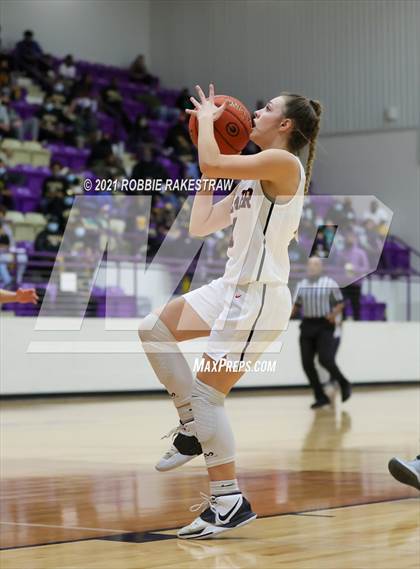 Thumbnail 3 in Gilmer vs. Pinkston (UIL 4A Regional Finals) photogallery.