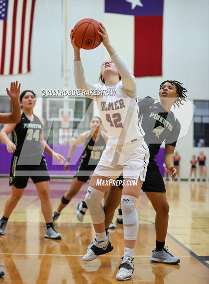 Thumbnail 2 in Gilmer vs. Pinkston (UIL 4A Regional Finals) photogallery.
