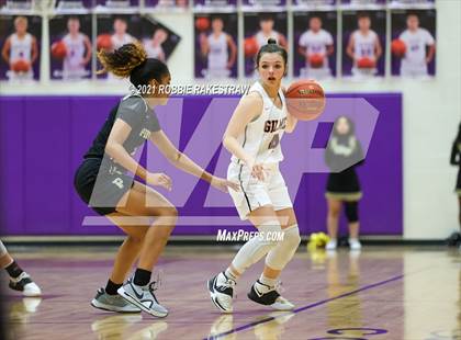 Thumbnail 2 in Gilmer vs. Pinkston (UIL 4A Regional Finals) photogallery.