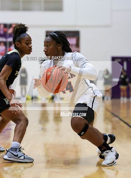 Thumbnail 1 in Gilmer vs. Pinkston (UIL 4A Regional Finals) photogallery.