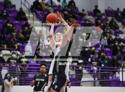 Thumbnail 2 in Gilmer vs. Pinkston (UIL 4A Regional Finals) photogallery.