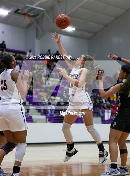 Thumbnail 2 in Gilmer vs. Pinkston (UIL 4A Regional Finals) photogallery.