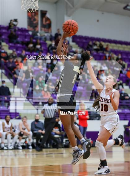 Thumbnail 3 in Gilmer vs. Pinkston (UIL 4A Regional Finals) photogallery.