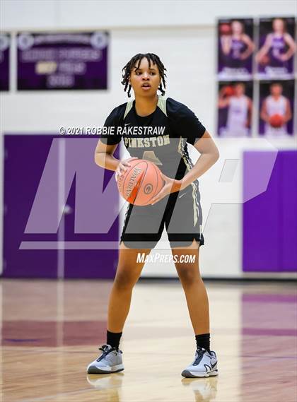 Thumbnail 2 in Gilmer vs. Pinkston (UIL 4A Regional Finals) photogallery.