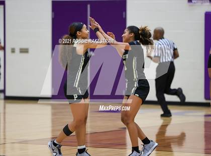 Thumbnail 3 in Gilmer vs. Pinkston (UIL 4A Regional Finals) photogallery.
