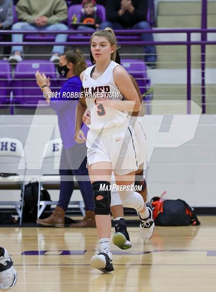 Thumbnail 2 in Gilmer vs. Pinkston (UIL 4A Regional Finals) photogallery.
