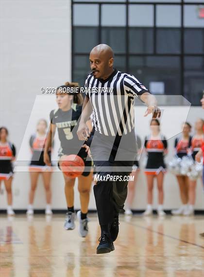 Thumbnail 1 in Gilmer vs. Pinkston (UIL 4A Regional Finals) photogallery.