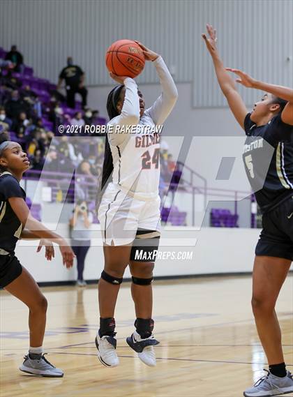 Thumbnail 3 in Gilmer vs. Pinkston (UIL 4A Regional Finals) photogallery.