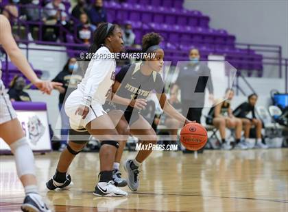 Thumbnail 1 in Gilmer vs. Pinkston (UIL 4A Regional Finals) photogallery.