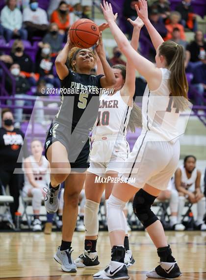 Thumbnail 2 in Gilmer vs. Pinkston (UIL 4A Regional Finals) photogallery.